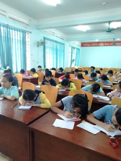 Trường Tiểu học Phú Hòa 3 tổ chức Hội thi "Viết chữ đẹp" vòng trường năm 2019