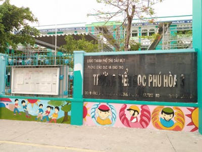 Nhà trường tổng vệ sinh chuẩn bị đón học sinh đi học lại
