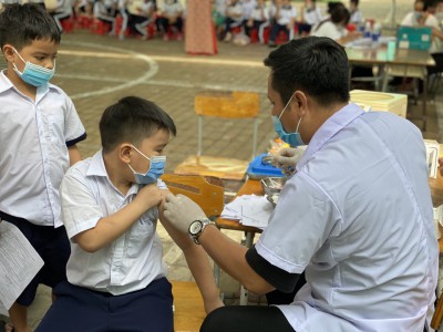 Tiêm Vacxin phòng bệnh COVID-19 cho học sinh khối 1,2,3
