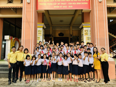 Học sinh Trường Tiểu học Phú hòa 3 tham gia giờ học lịch sử địa phương tại trườngTrung cấp Mỹ thuật - Văn hóa Bình Dương