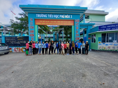 Trường Tiểu học Phú Hòa 3 tổng vệ sinh trường học đón chào năm học mới 2023 - 2024
