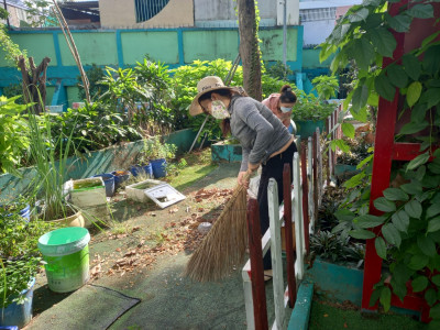 Tổng vệ sinh trường lớp của Thầy và trò Trường Tiểu học Phú Hòa 3  trước khi nghỉ Tết Nguyên đán Giáp Thìn năm 2024