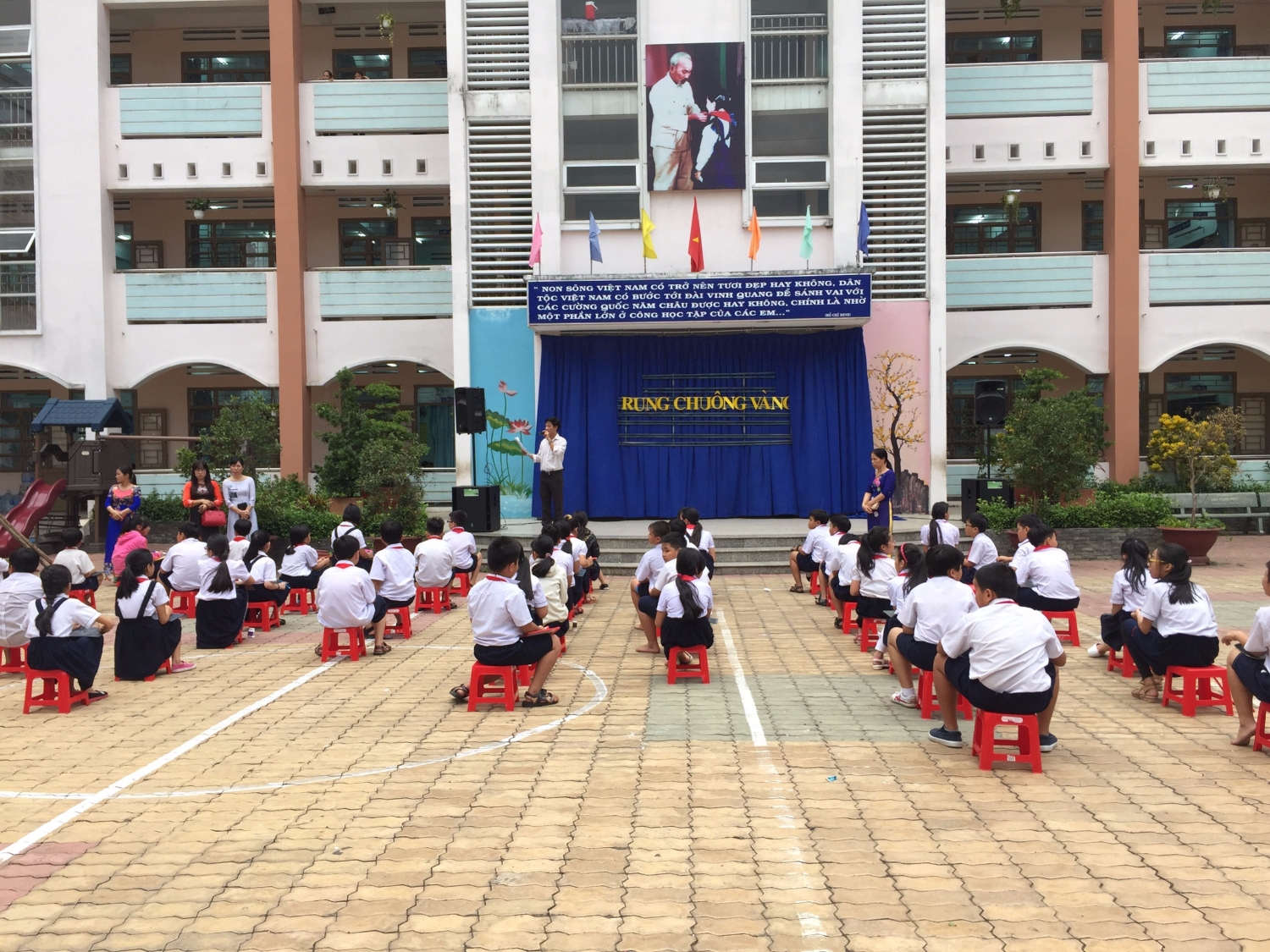 Sân chơi trí tuệ "Rung chuông vàng"